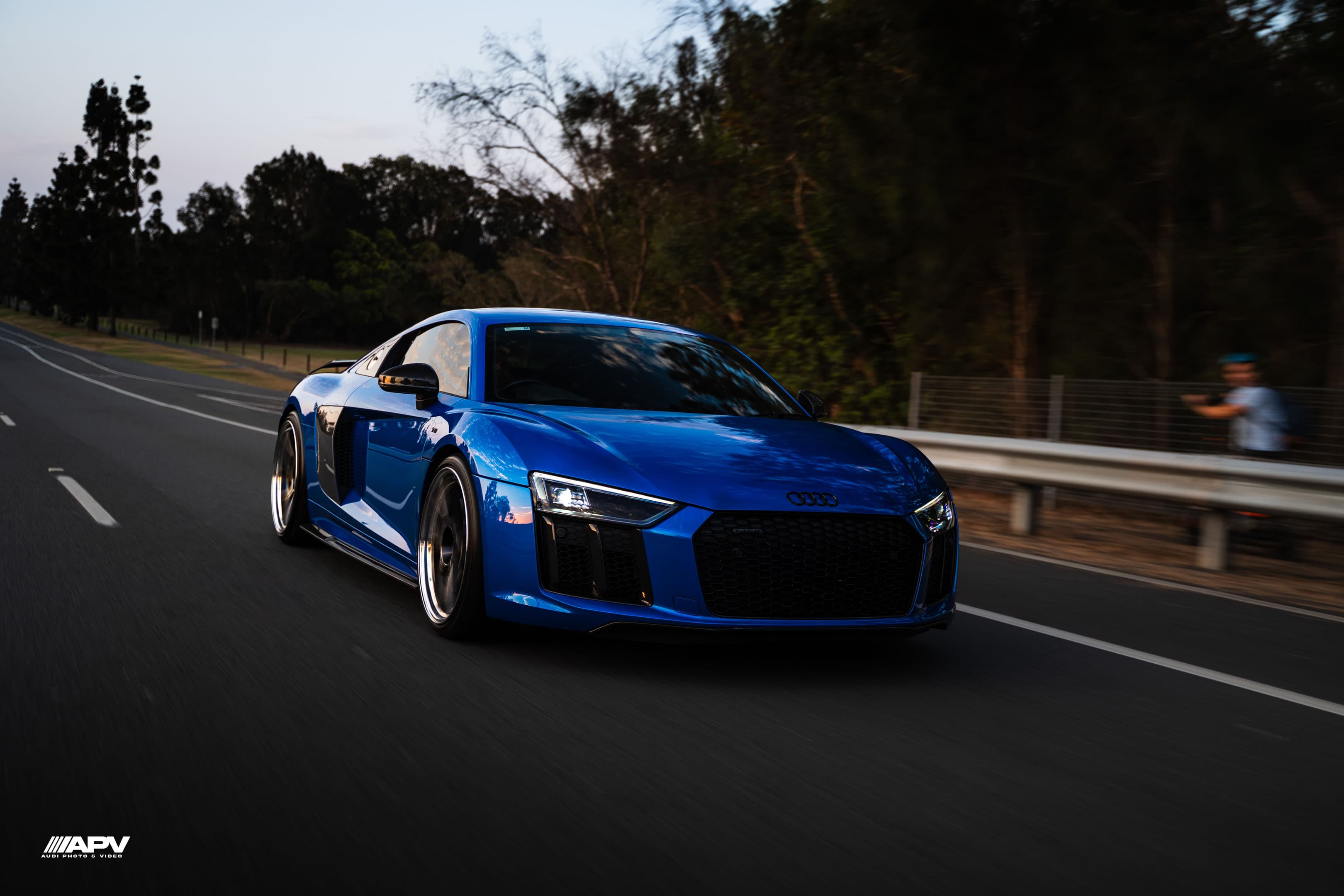 Blue R8 V10 — dusk pursuit