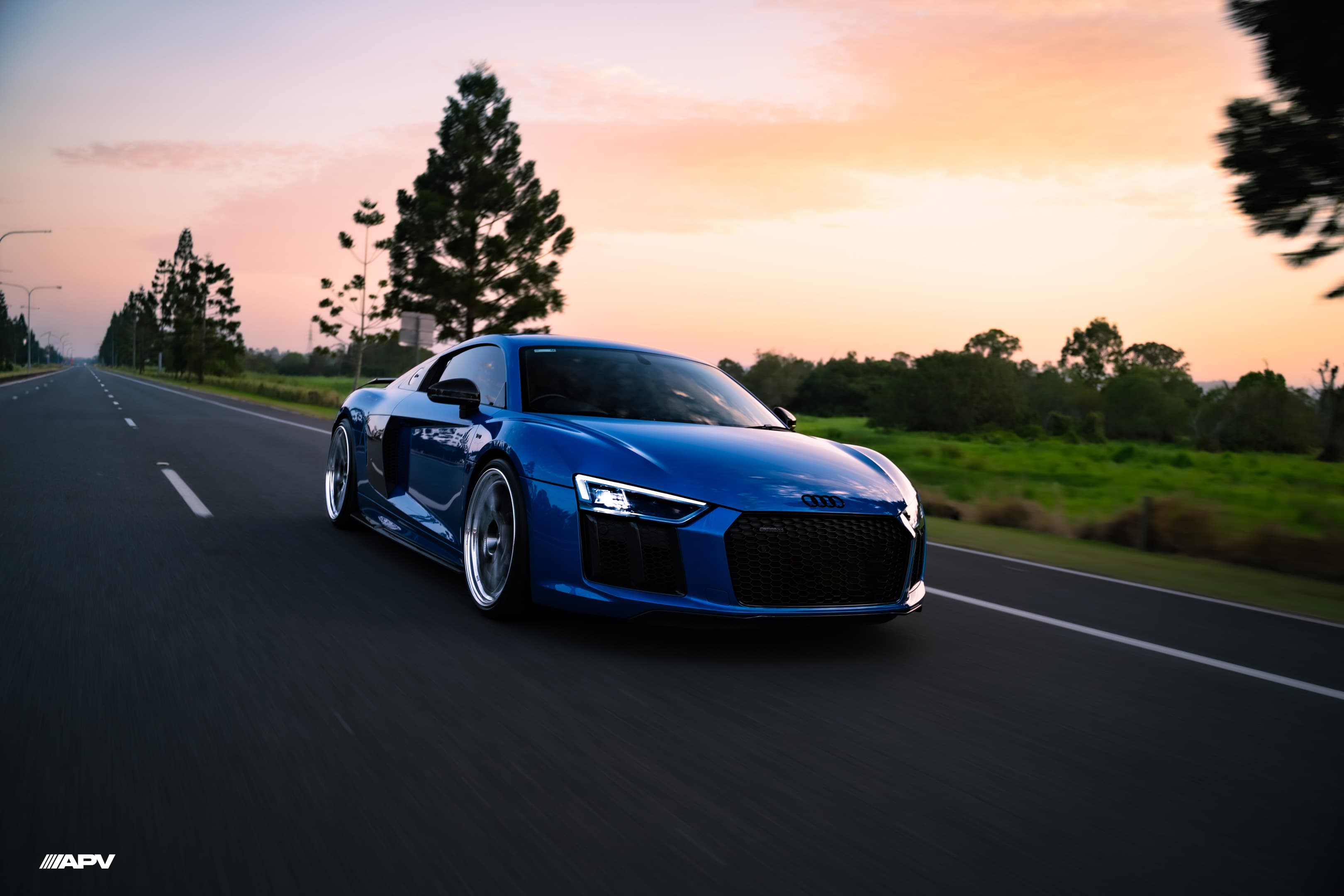 Audi R8 — golden road